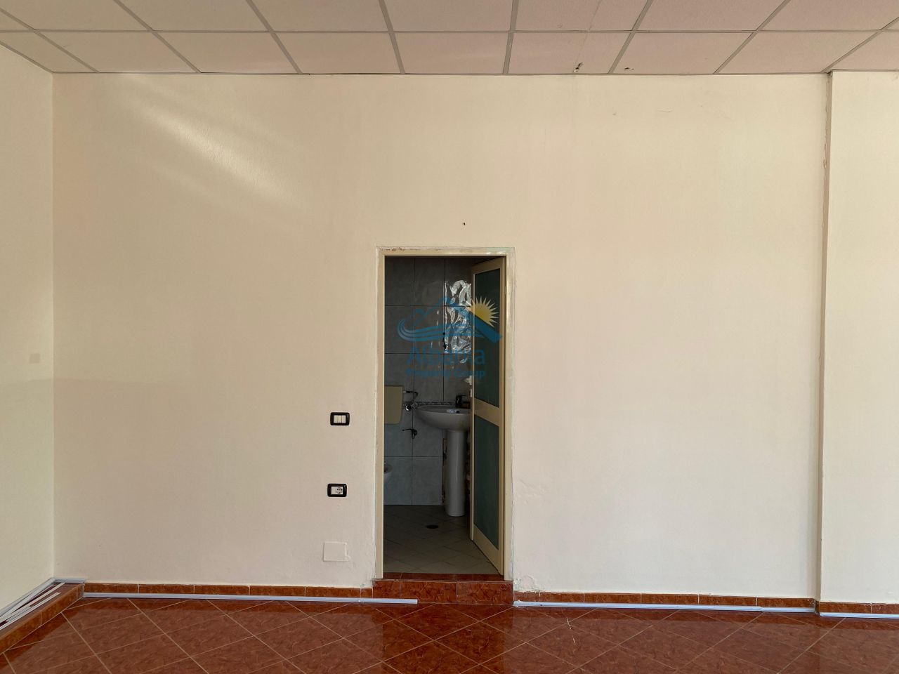 Бизнес-единица на продажу во Влёре, Албания